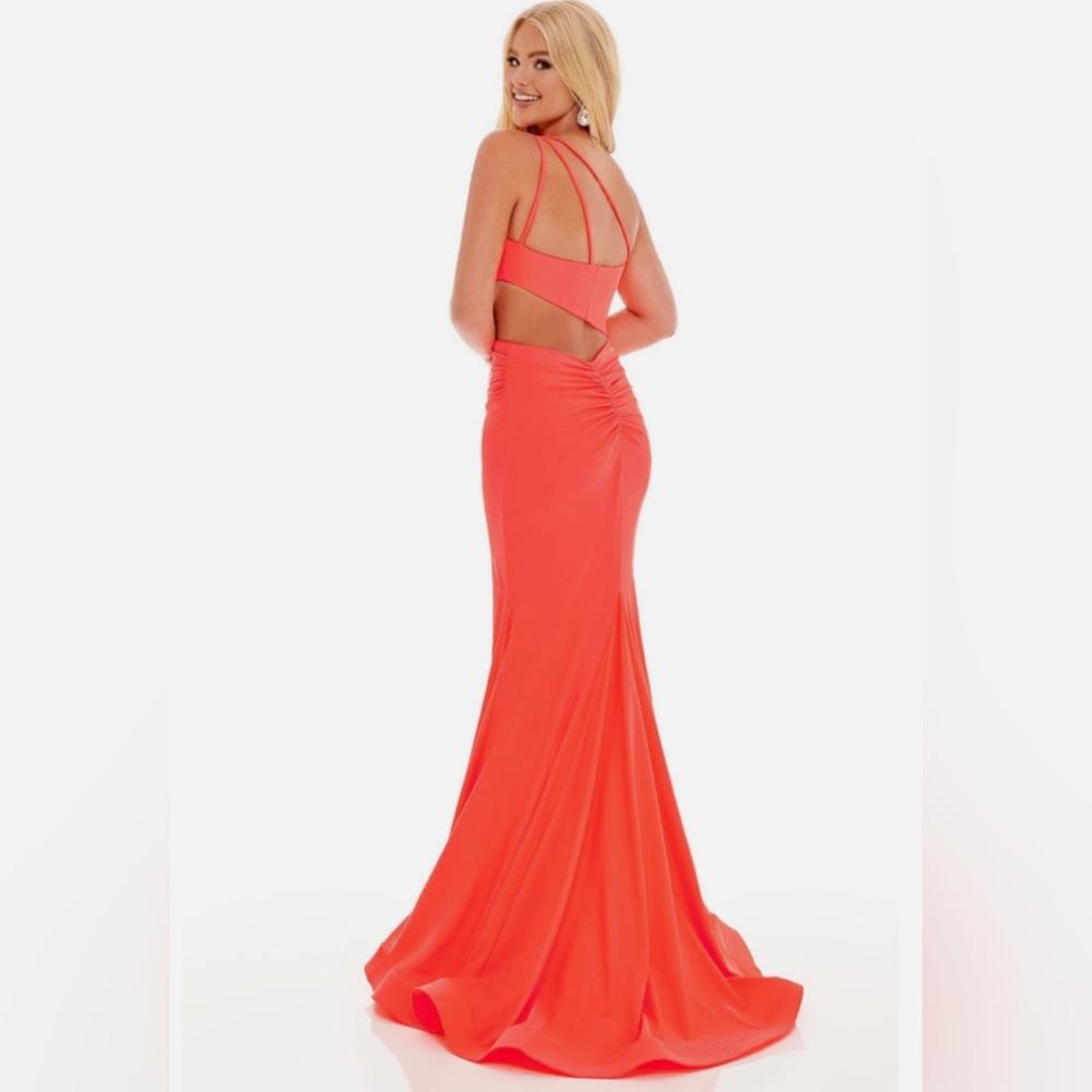 PROM DRESS!! - Picture 2 of 4